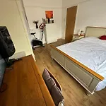 Ashcroft Quiet Garden House-London Luton Airport