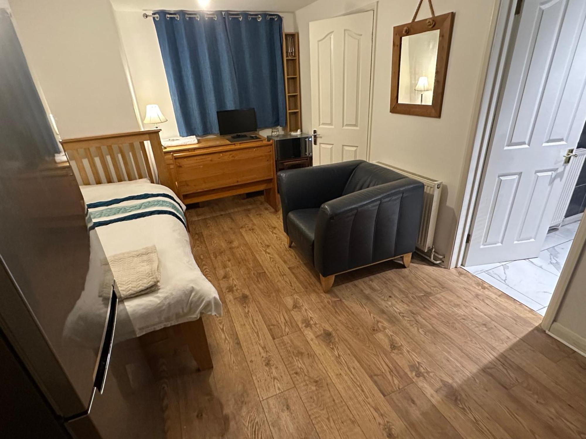 Homestay Ashcroft Quiet Garden House-london Luton Airport Luton (Bedfordshire)