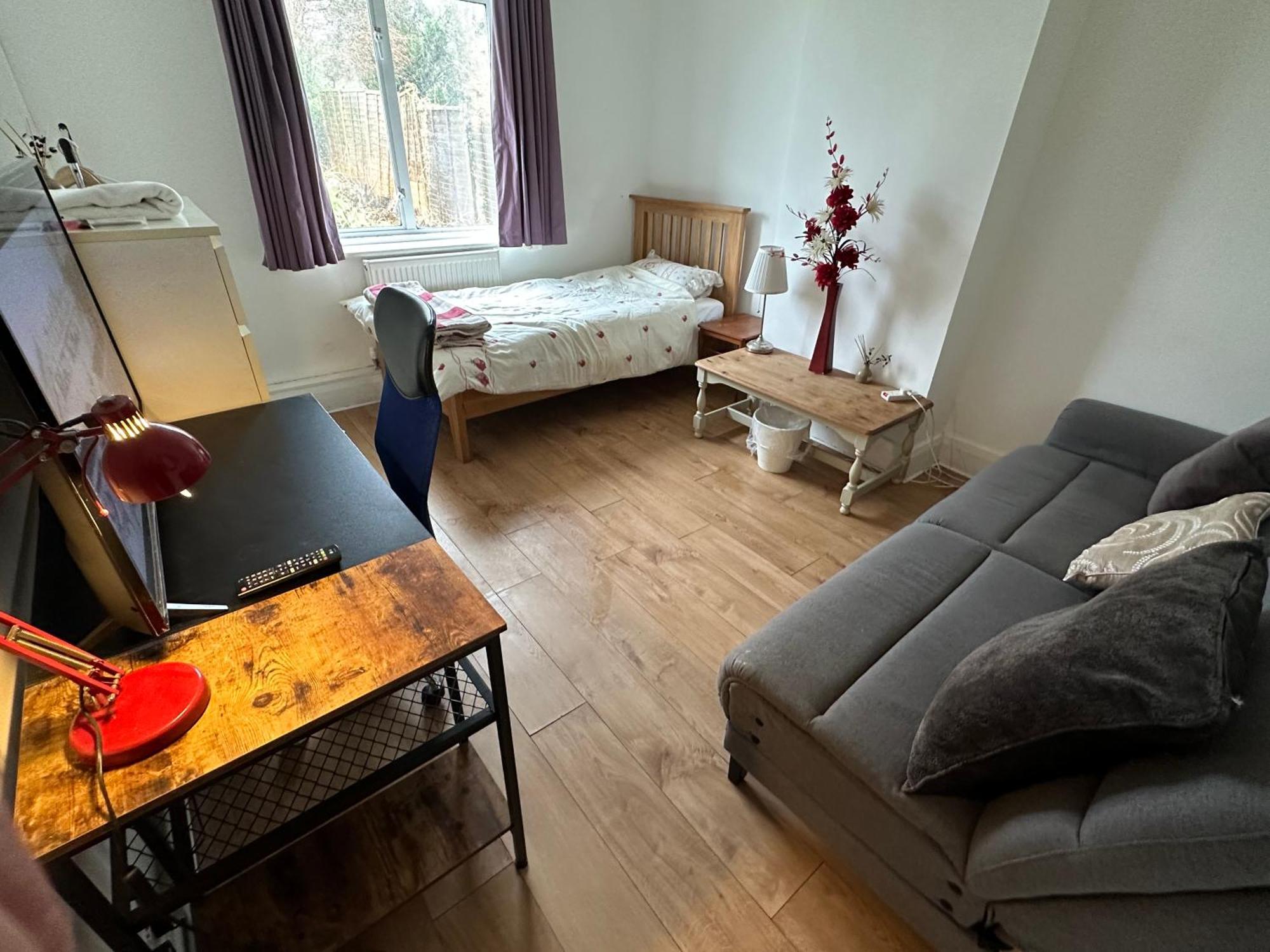 Ashcroft Quiet Garden House-london Luton Airport