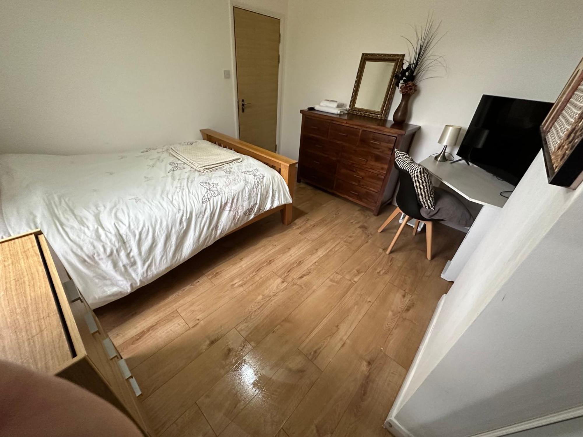 Homestay Ashcroft Quiet Garden House-london Luton Airport