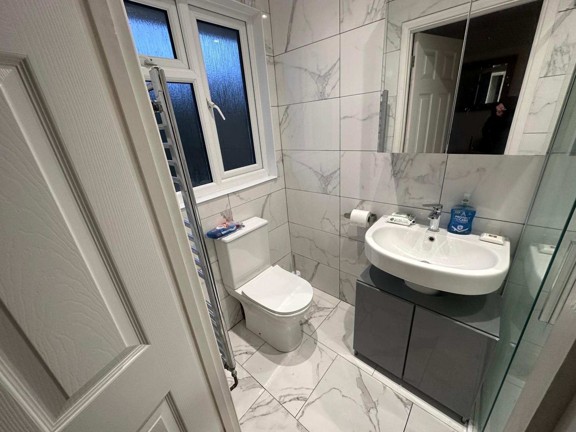 Homestay Ashcroft Quiet Garden House-london Luton Airport *