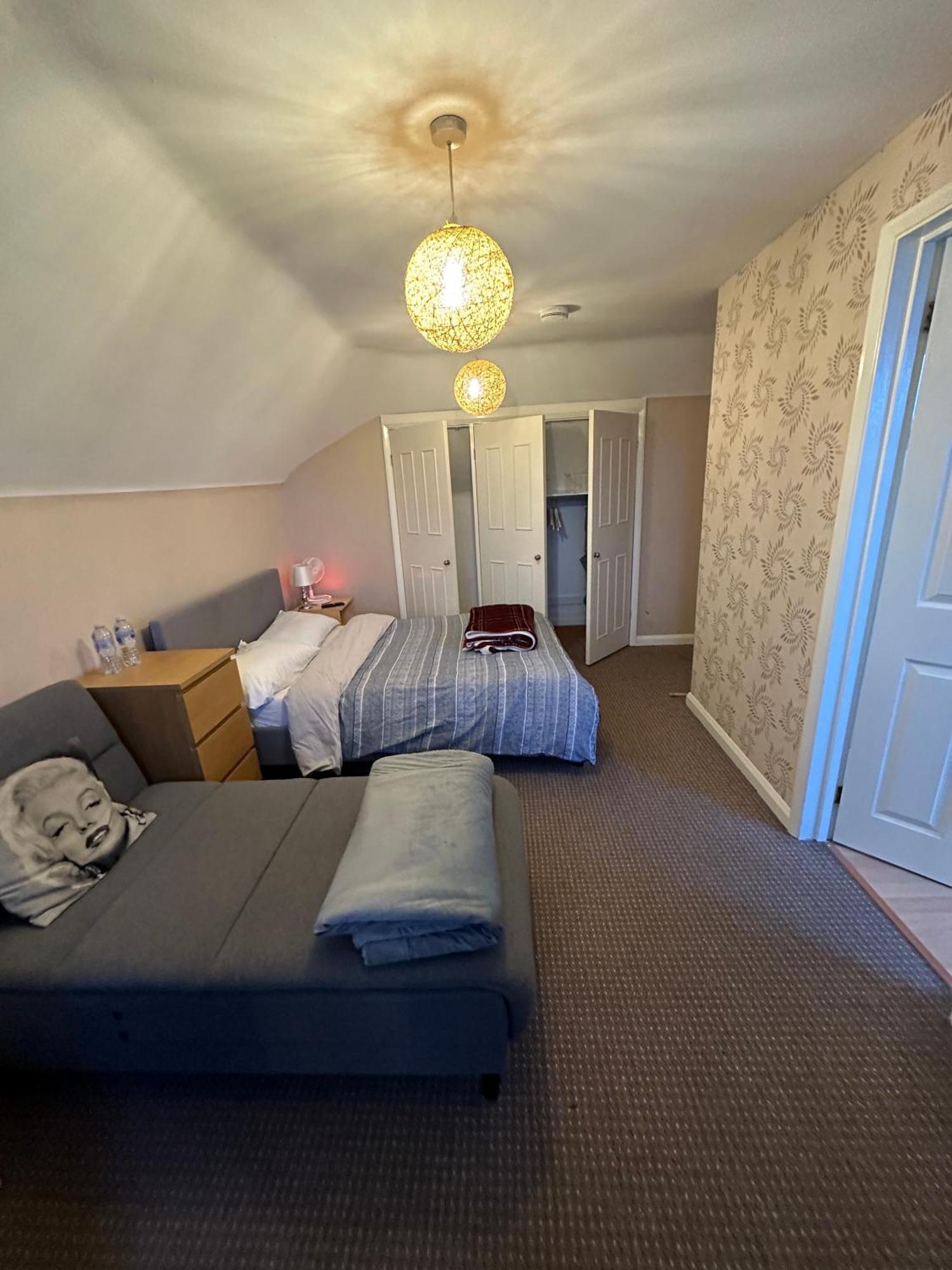 Ashcroft Quiet Garden House-london Luton Airport