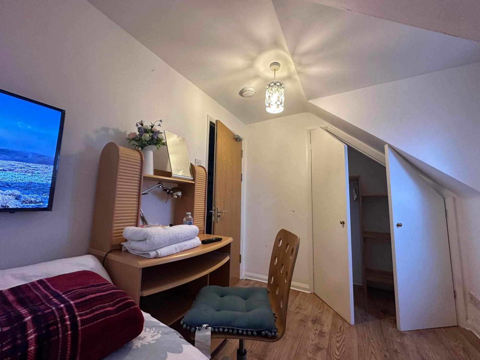Ashcroft Quiet Garden House-london Luton Airport Homestay *