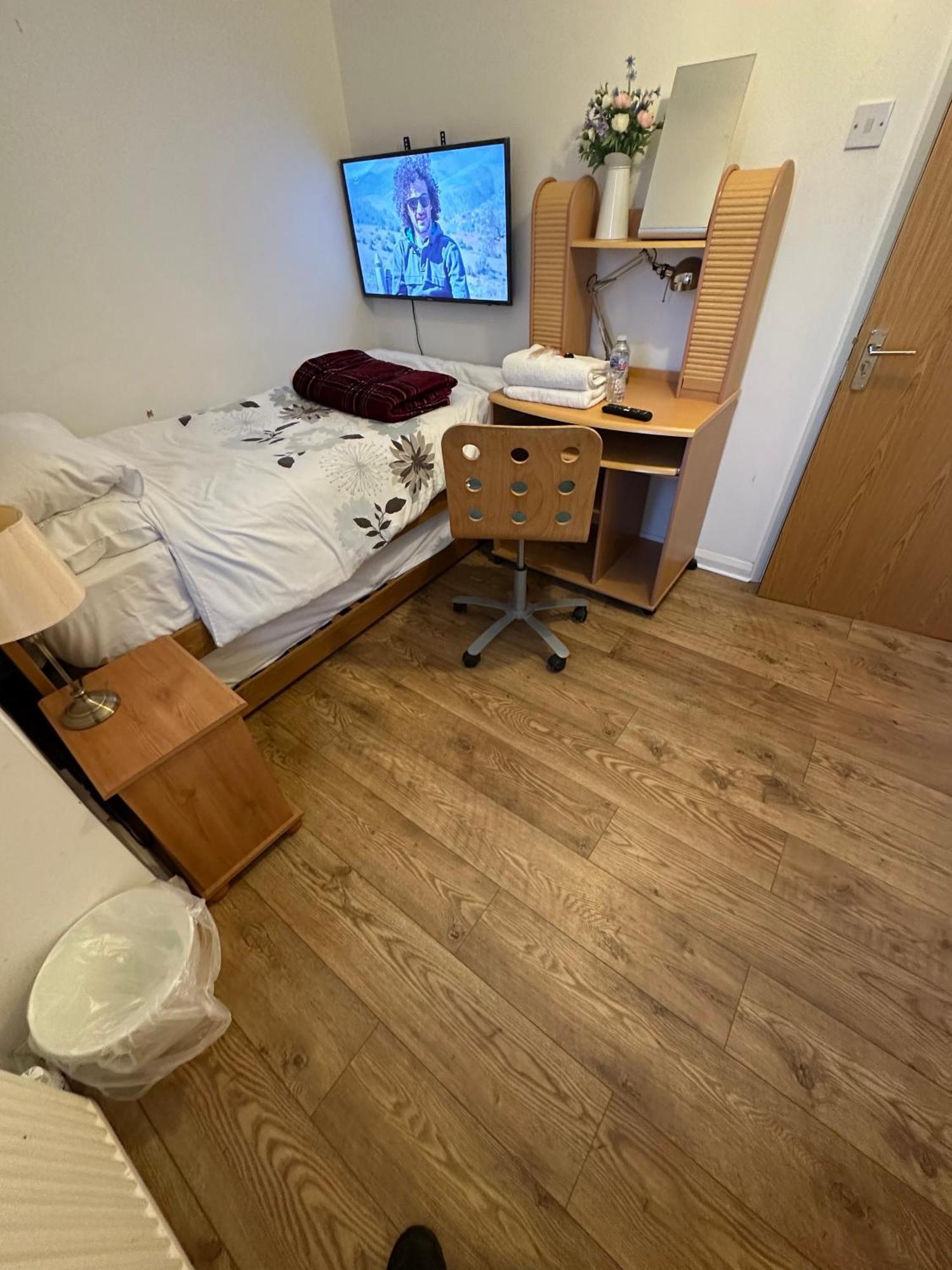 Homestay Ashcroft Quiet Garden House-london Luton Airport Luton (Bedfordshire)